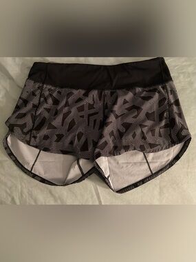 Lululemon Hotty Hot Women’s 8 Black Geometric Print Athletic Shorts